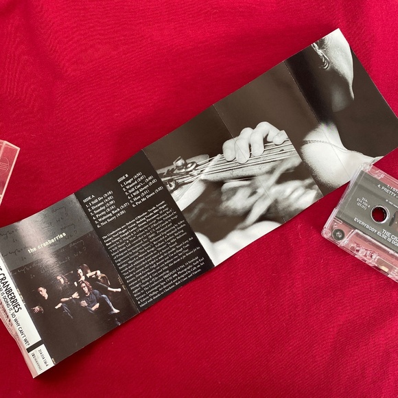 90s I The Cranberries I 2 Cassette Tapes - Picture 7 of 14